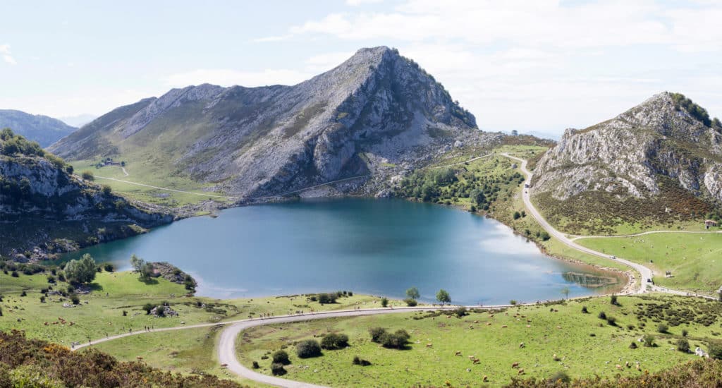 Rutas bonitas por carretera en España para este verano