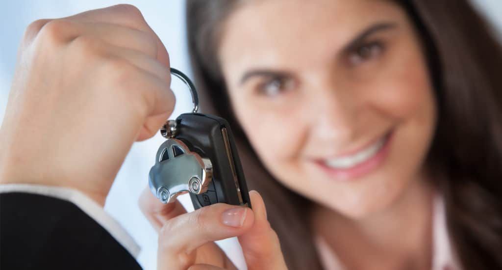 ¿Qué tener en cuenta al pedir prestado el coche a un amigo?