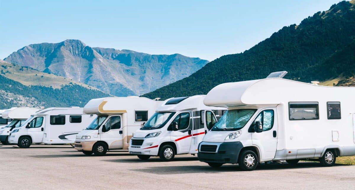 La DGT actualiza la norma sobre estacionar y acampar con autocaravana